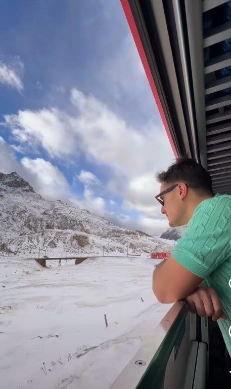 Ventana abierta en el tren Bernina para hacer fotos del paisaje
