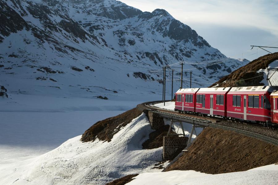 Paisaje estacional de la ruta del Bernina