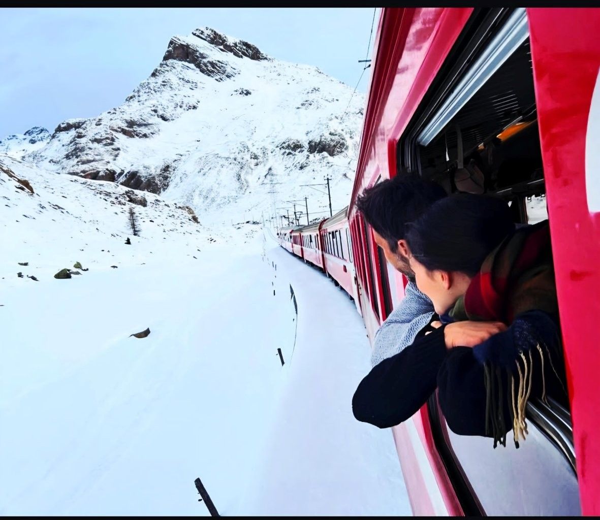 Tren Bernina atravesando un paisaje nevado
